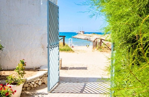 Chiesiola Apartment | Studio 'Baia Falcone-Villetta Mare 110' with sea view, Wi-Fi and air conditioning