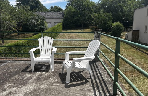 La Roche-Posay Apartment | Studio between spa and downtown with garden, parking and WIFI