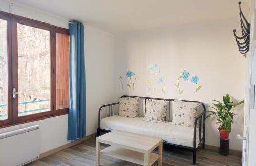 1st Arrondissement Apartment | STUDIO BLEU en face de la gare 10mn au vieux port