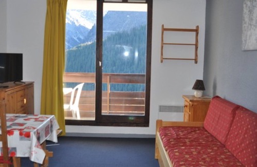 Le Pleynet Apartment | Studio cabin at the slopes, balcony, pets welcome