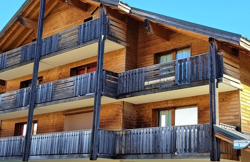 La Joue du Loup Apartment | Studio cabin for 4, terrace, parking, pets allowed