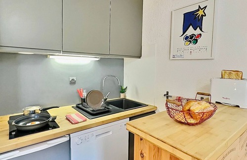 Tignes le Lac Apartment | Studio cabin for 4 in Tignes, ski-in/ski-out, near shops, south-facing balcony, well-equipped