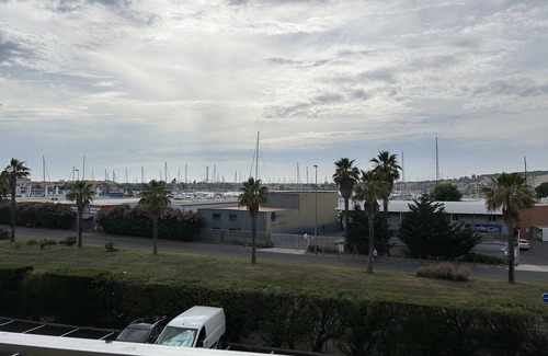 Cap d'Agde Apartment | Studio cabin for 4 people with private parking, 300m from the beach