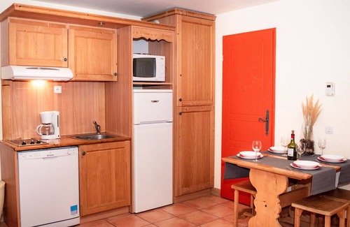 Pra Loup Apartment | Studio cabin for 6 with balcony, parking and ski locker