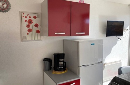 Valras-Plage Apartment | Studio Cabin ideally located 50 meters from the beach and shops