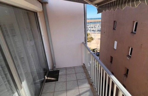 Valras-Plage Apartment | Studio Cabin ideally located 50 meters from the beach and shops