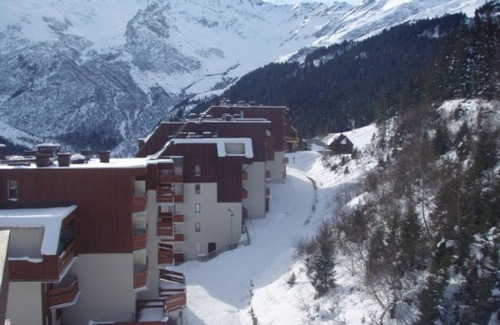 Le Pleynet Apartment | Studio cabin near slopes with balcony, elevator, and ski locker