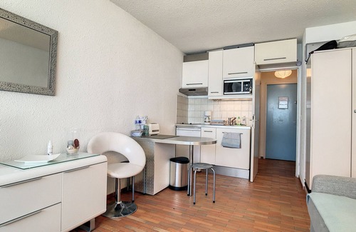Carnon-Plage Apartment | Studio cabin sea view with private parking - sleeps 3