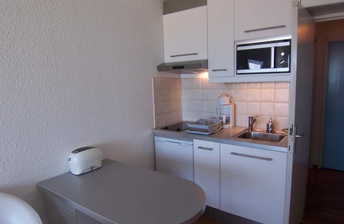 Carnon-Plage Apartment | Studio cabin sea view with private parking - sleeps 3