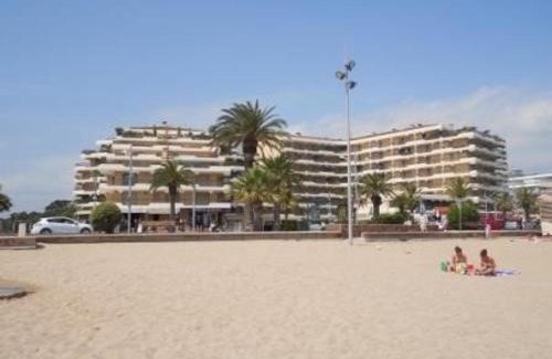 Frejus Plage Apartment | Studio cabine à 200m de Port Fréjus, plage, commerces, terrasse, 4 couchages, ménage inclus - FR-1-226A-31