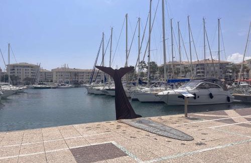 Frejus Plage Apartment | Studio cabine à 200m de Port Fréjus, plage, commerces, terrasse, 4 couchages, ménage inclus - FR-1-226A-31