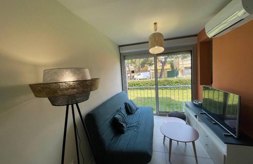Argeles Plage Apartment | Studio Cabine à 400m de la Plage, Rénové, Clim, Parking, 4 Couchages, TV, Lave-linge, Lave-vaisselle - FR-1-225-679