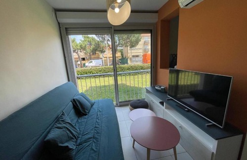 Argeles Plage Apartment | Studio Cabine à 400m de la Plage, Rénové, Clim, Parking, 4 Couchages, TV, Lave-linge, Lave-vaisselle - FR-1-225-679