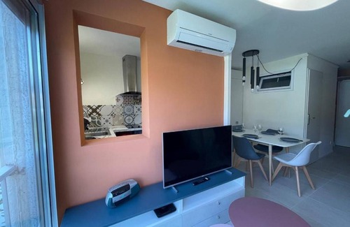 Argeles Plage Apartment | Studio Cabine à 400m de la Plage, Rénové, Clim, Parking, 4 Couchages, TV, Lave-linge, Lave-vaisselle - FR-1-225-679