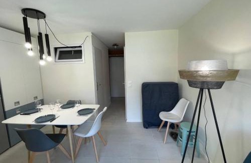 Argeles Plage Apartment | Studio Cabine à 400m de la Plage, Rénové, Clim, Parking, 4 Couchages, TV, Lave-linge, Lave-vaisselle - FR-1-225-679