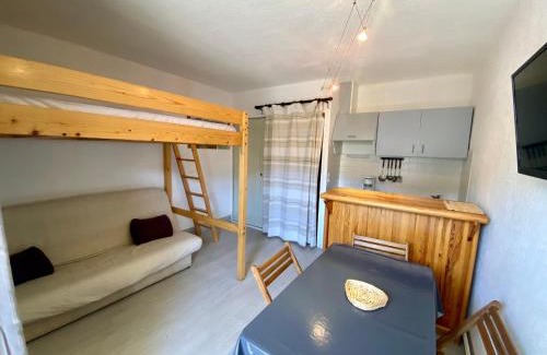 Les Angles Apartment | Studio cabine 21m², 5 pers, balcon, animaux admis, parking, proche commerces - FR-1-758-28