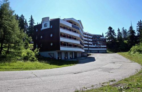 Chamrousse Apartment | Studio cabine 4 pers avec balcon, cuisine équipée, proche pistes et commerces à Chamrousse 1750 - FR-1-340-121