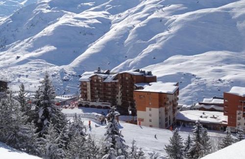 Les Bruyeres Apartment | Studio cabine 4 pers Les Menuires - Balcon sud, ski aux pieds, proche commerces et ESF - FR-1-178-41