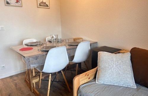 Risoul Apartment | Studio cabine 5 pers à Risoul, pied des pistes et proche navette - FR-1-330-582