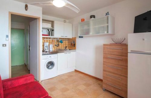 Saint-Cyprien Plage Apartment | Studio Cabine avec Piscine, Terrasse, Parking et Proche Plage à Saint-Cyprien - FR-1-225D-127