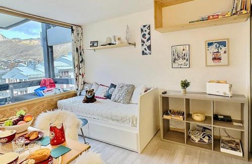 Le Lavachet Apartment | Studio cabine cosy à Tignes avec balcon, proche pistes et commerces. Wifi inclus. - FR-1-411-905