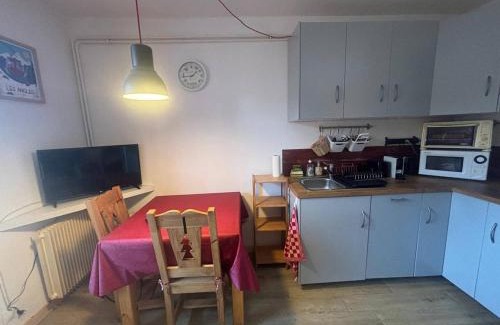 Les Angles Apartment | Studio cabine fonctionnel et bien équipé en montagne - FR-1-593-136