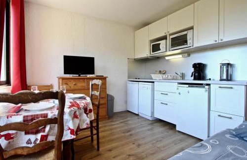 Chamrousse Apartment | Studio cabine rénové, bien équipé, expo Sud, proche pistes à Chamrousse 1650 - FR-1-340-218