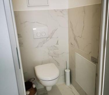 Lachapelle-sous-Aubenas Apartment | Studio calme, élégant équipé d'un jacuzzi privatif