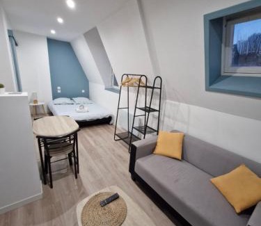 Valenciennes Apartment | Studio Canada 5