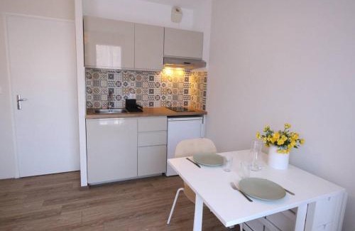 Bagneres-de-Luchon Apartment | Studio Central 2 Pers, Parking, Proche Thermes & Commerces - FR-1-313-156