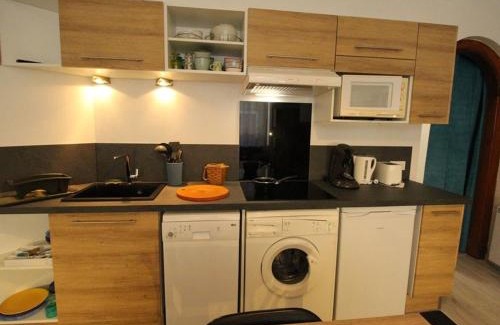 Bagneres-de-Luchon Apartment | Studio central cosy pour 2 pers, proche télécabine et thermes, équipé WiFi - FR-1-313-191