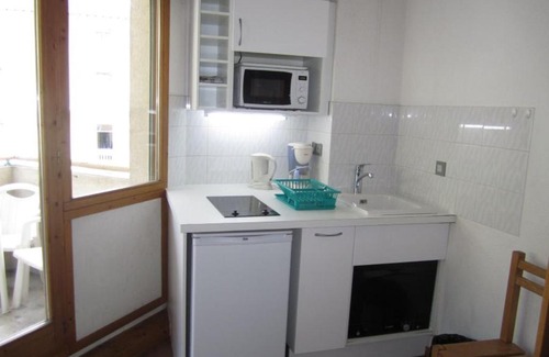 Brides-les-Bains Apartment | Studio Centre Brides-les-Bains : Balcon, Wi-Fi, Parking, Proche Télécabine & Thermes - FR-1-512-132
