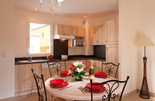 L'Isle-sur-la-Sorgue Apartment | Studio charmant + Décor Provençale !