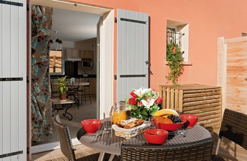 L'Isle-sur-la-Sorgue Apartment | Studio charmant + Décor Provençale !