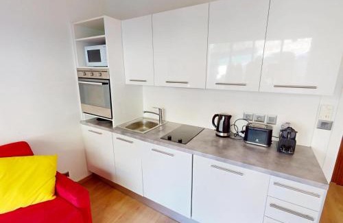 Menton Apartment | Studio climatisé avec terrasse et wifi proche plages à Menton - FR-1-196-377