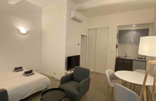 Quartier Administrations Apartment | Studio climatisé sur courette