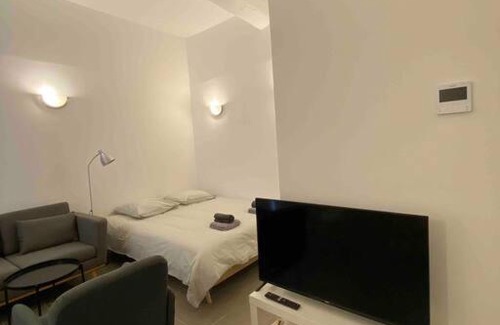 Quartier Administrations Apartment | Studio climatisé sur courette