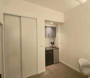 Quartier Administrations Apartment | Studio climatisé sur courette