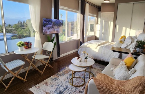 Covina Cottage | Studio close to nature with view 可愛小屋，在市區裏的大自然 環境