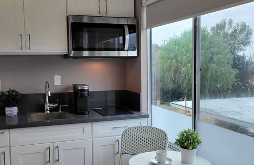Covina Cottage | Studio close to nature with view 可愛小屋，在市區裏的大自然 環境