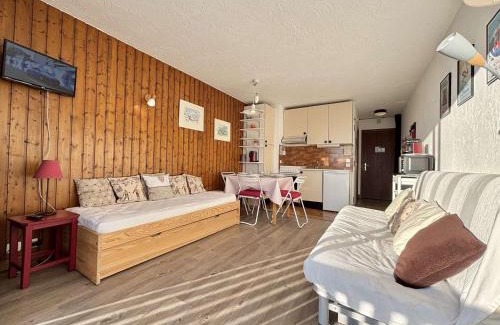 Notre-Dame-de-Bellecombe Apartment | Studio cosy à Notre-Dame-de-Bellecombe, au pied des pistes avec piscine et parking - FR-1-595-24