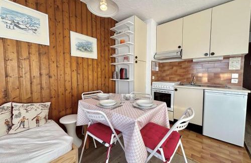 Notre-Dame-de-Bellecombe Apartment | Studio cosy à Notre-Dame-de-Bellecombe, au pied des pistes avec piscine et parking - FR-1-595-24