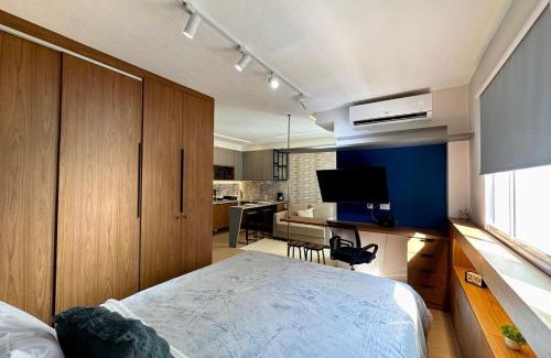 Santo Cristo Apartment | Studio com Varanda, 4p, Cozinha Completa, Enxoval, Wi-fi, Piscina , Sauna e Rooftop, Centro próximo a VLT e 20min de Copacabana