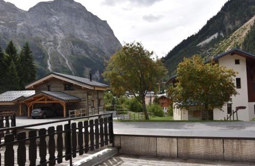 Pralognan-la-Vanoise Apartment | Studio confortable avec grande terrasse ensoleillée, proche commerces et téléphérique. - FR-1-464-2