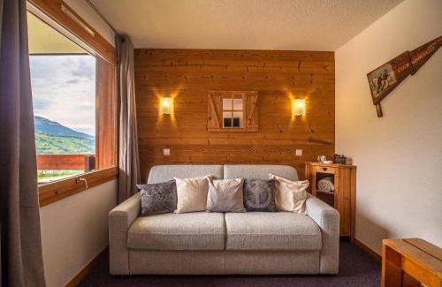 Les Avanchers-Valmorel Apartment | Studio coquet à 50m des pistes, proche commerces, balcon et casier à ski - FR-1-356-204