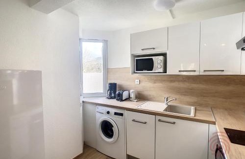Lamalou-les-Bains Apartment | Studio cosy à 50m des Thermes de Lamalou-les-Bains avec terrasse, wifi et animaux acceptés - FR-1-451-46