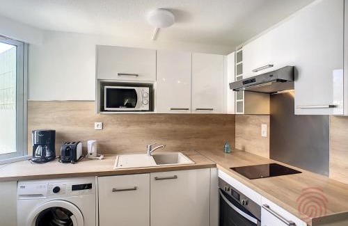 Lamalou-les-Bains Apartment | Studio cosy à 50m des Thermes de Lamalou-les-Bains avec terrasse, wifi et animaux acceptés - FR-1-451-46