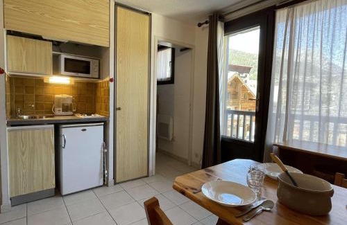 Montgenevre Apartment | Studio cosy à Montgenèvre - 4 pers. - Proche du centre, rangements, cuisine équipée - FR-1-330D-44