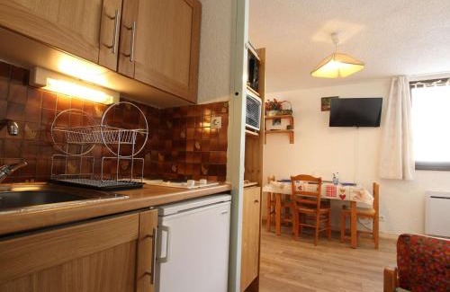 Saint-Chaffrey Apartment | Studio cosy à Saint-Chaffrey - 3 couchages, équipé, proche pistes ski, WiFi en option - FR-1-330E-64