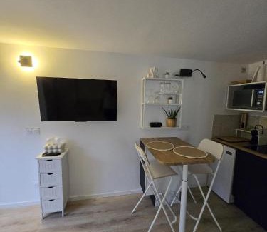 Martigues Apartment | Studio cosy au calme idéalement situé